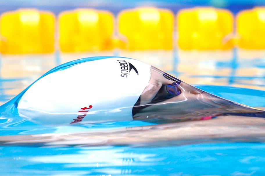 Il volto della cinese Stephanie Au Hoi-Shun avvolto da una pellicola d&#39;acqua, durante la gara dei 100 metri dorso (Getty Images)